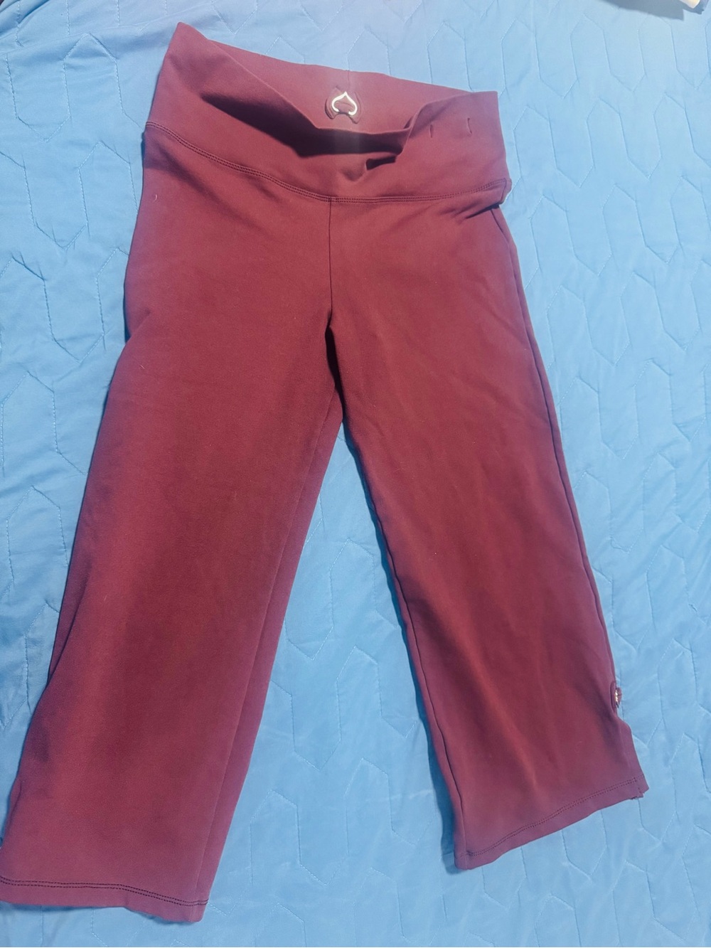 Women’s Maroon Crop Performance Leggings with Heart Accent EUC